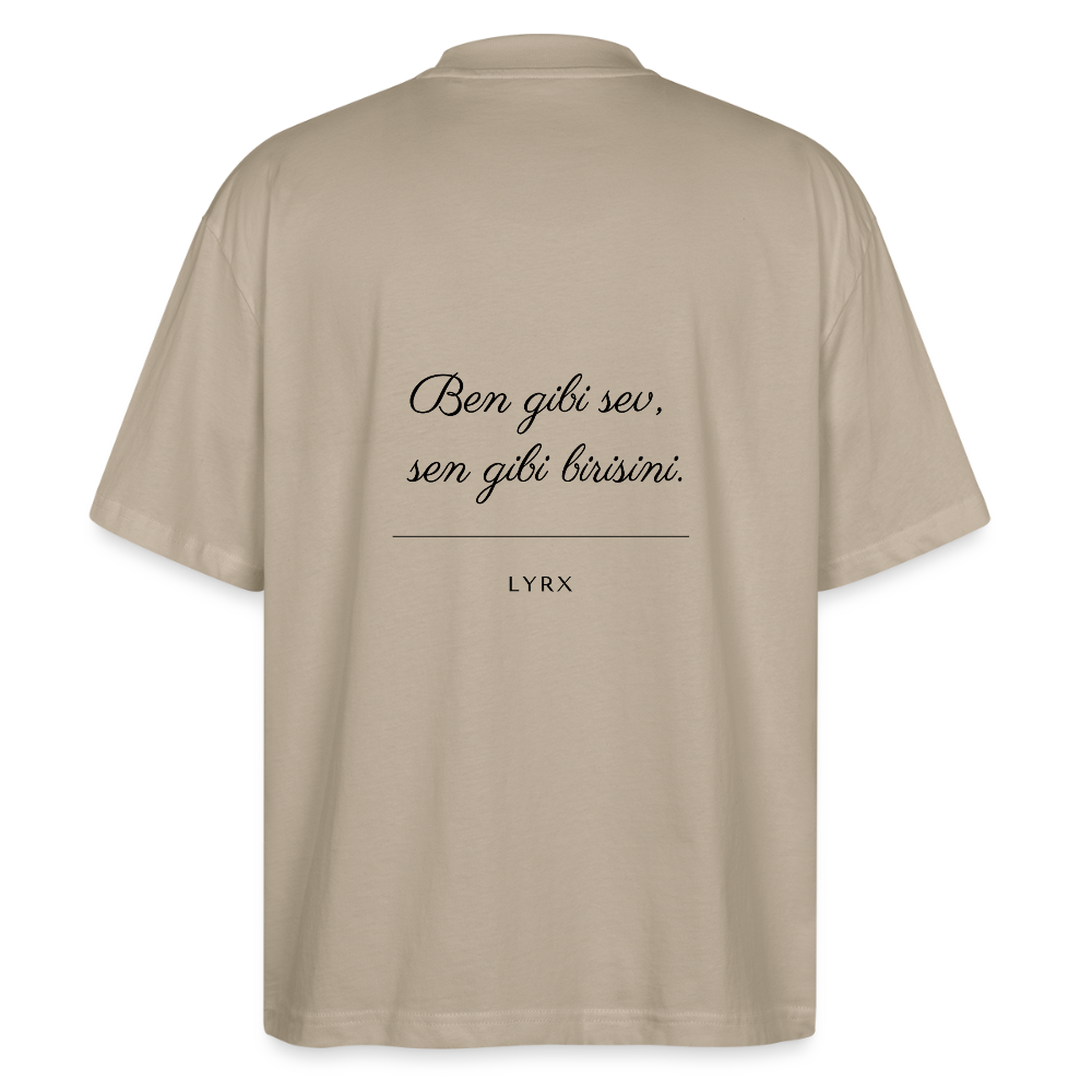 Ben gibi sev, sen gibi birisini Oversized T-Shirt - stone