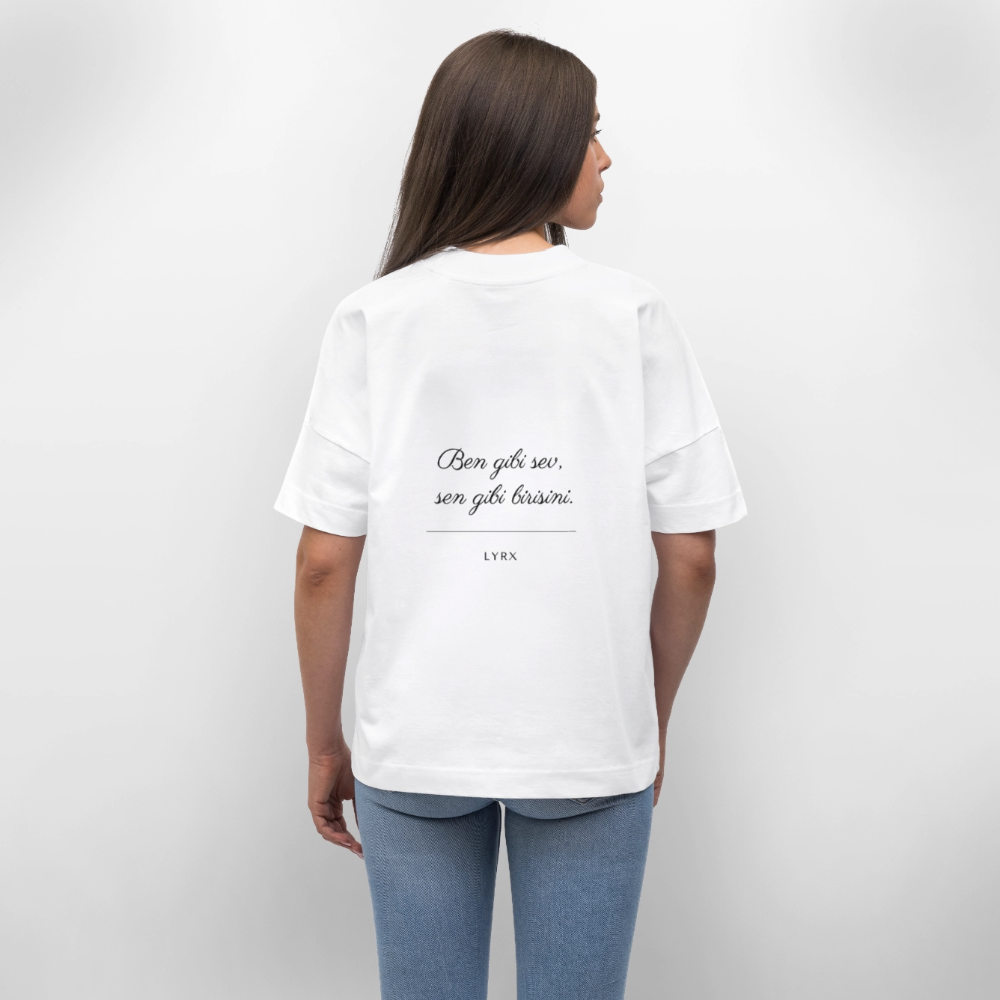 Ben gibi sev, sen gibi birisini Oversized T-Shirt - white
